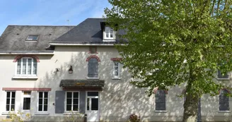 Bâtiment principal vu de devant Bâtiment principal vu de devant