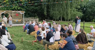 Cérémonie en plein air avec pergola rustique Cérémonie en plein air avec pergola rustique