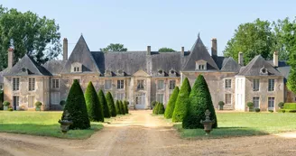 Château-de-Villaines-entrée-ifs Château-de-Villaines-entrée-ifs
