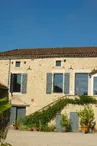 Notre maison et son pigeonnier rouge