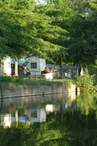 Camping du Val de Sarthe - Beaumont-sur-Sarthe - emplacements en bord de rivière